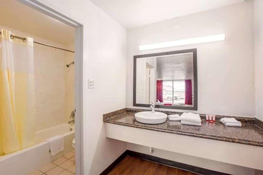 Travelodge By Wyndham Baton Rouge East Quarto foto